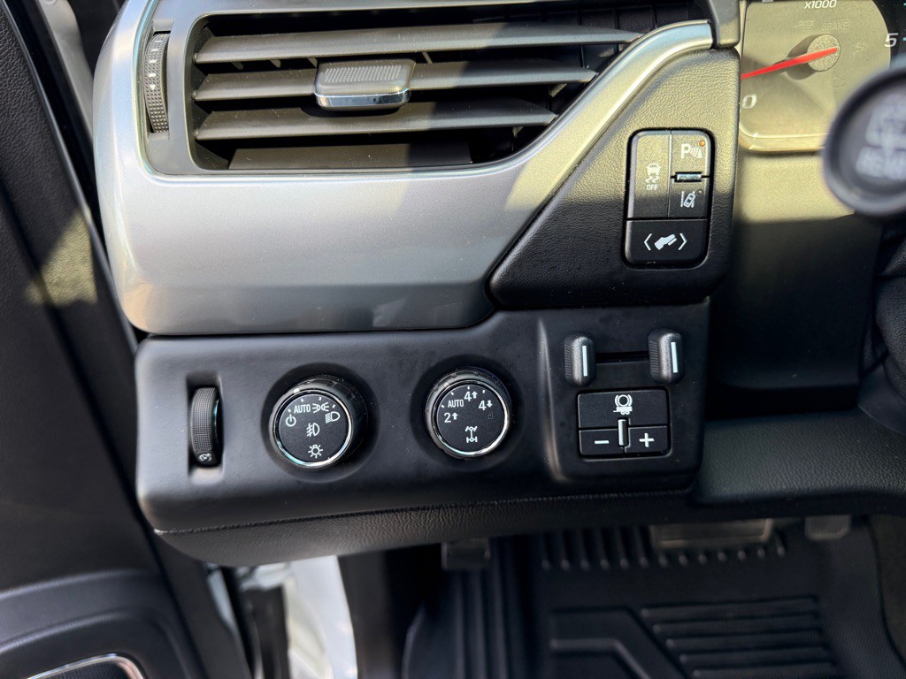 2015 Chevrolet Tahoe Image 14
