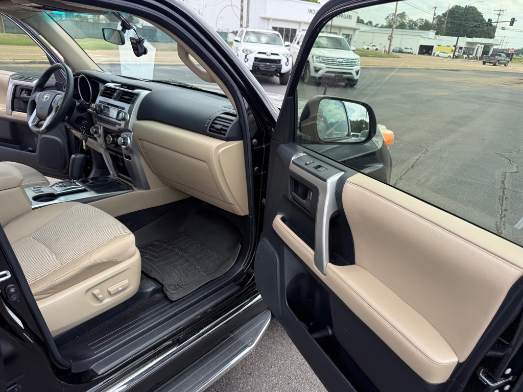 2012 Toyota 4Runner Image 28