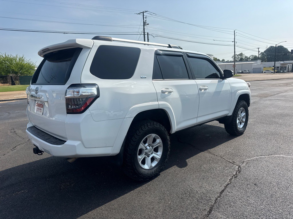 2019 Toyota 4Runner Image 2