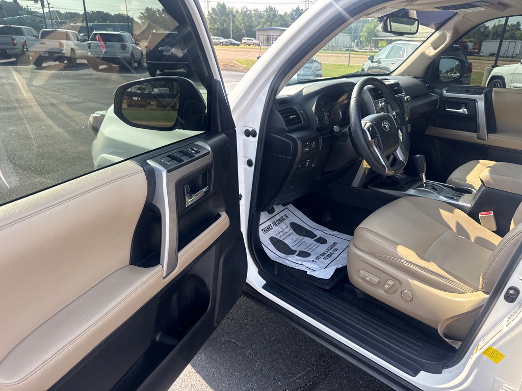 2019 Toyota 4Runner Image 16