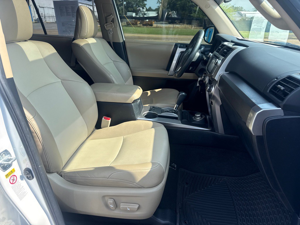 2019 Toyota 4Runner Image 26