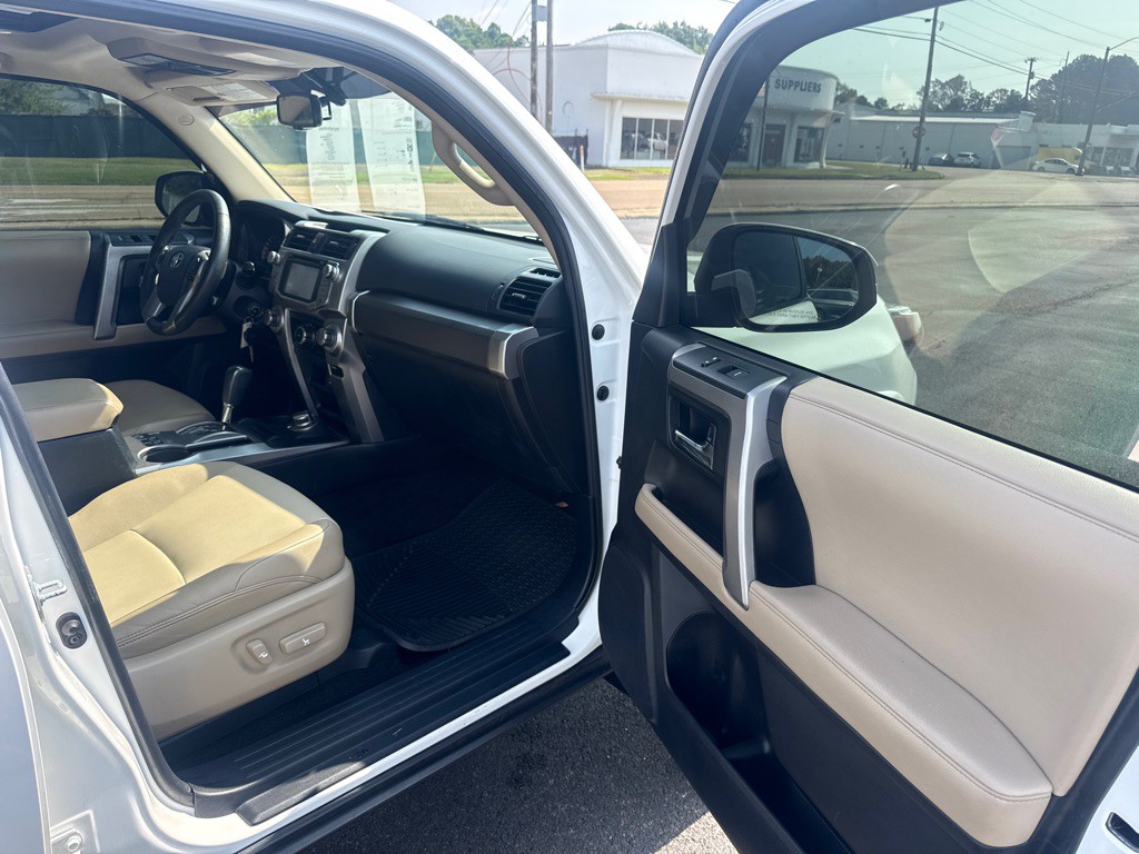 2019 Toyota 4Runner Image 27