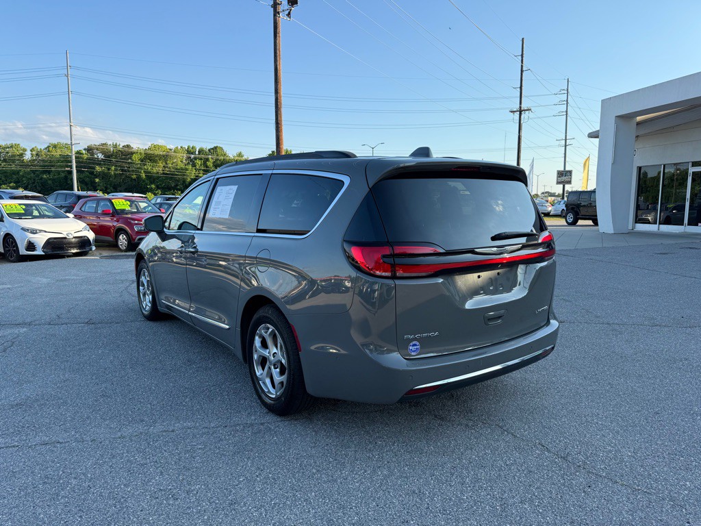 2022 Chrysler Pacifica Image 3