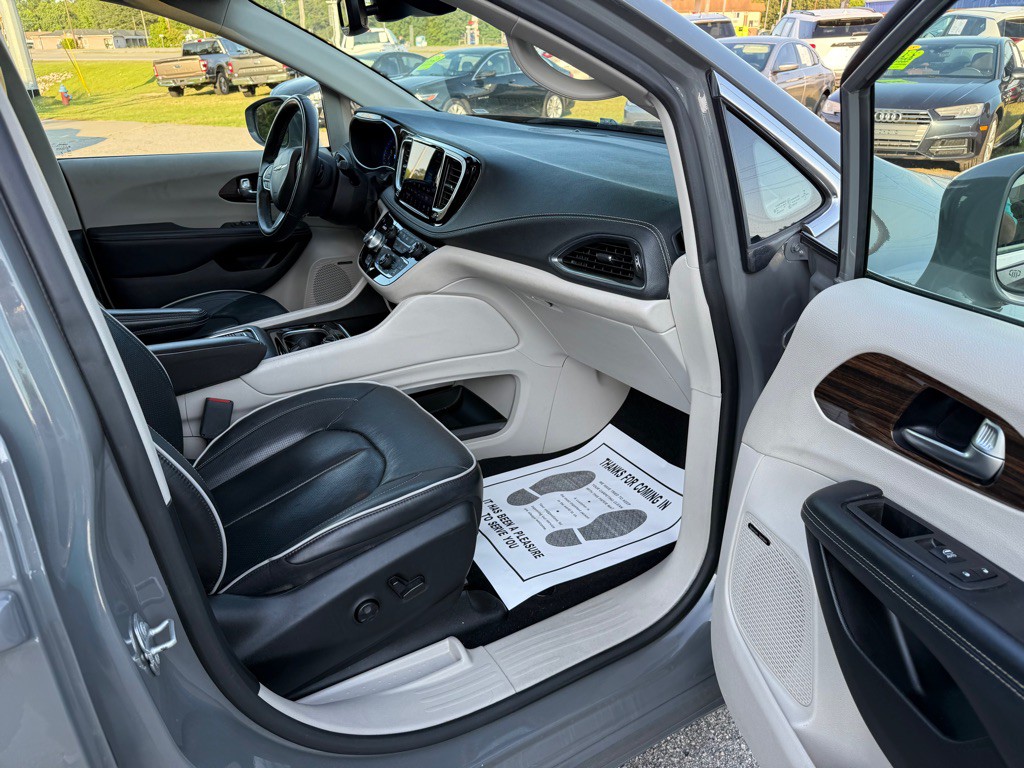 2022 Chrysler Pacifica Image 9