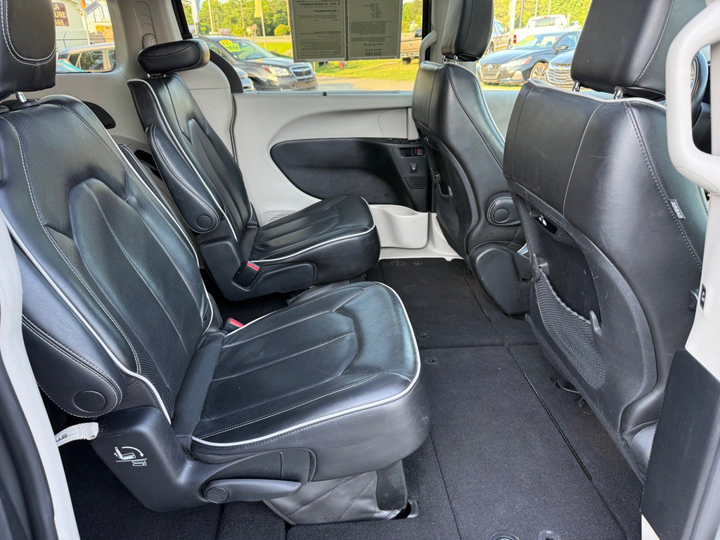 2022 Chrysler Pacifica Image 10
