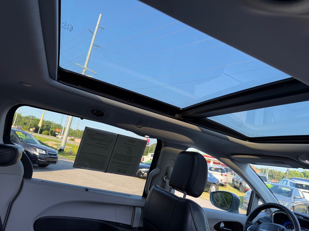 2022 Chrysler Pacifica Image 11