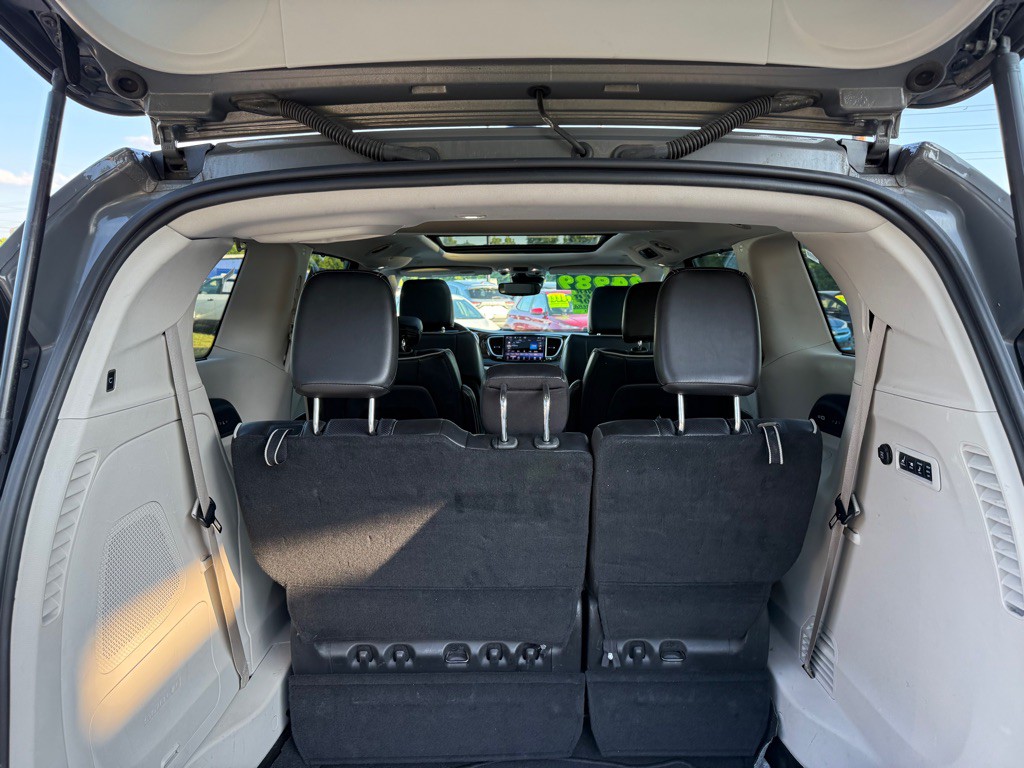 2022 Chrysler Pacifica Image 12