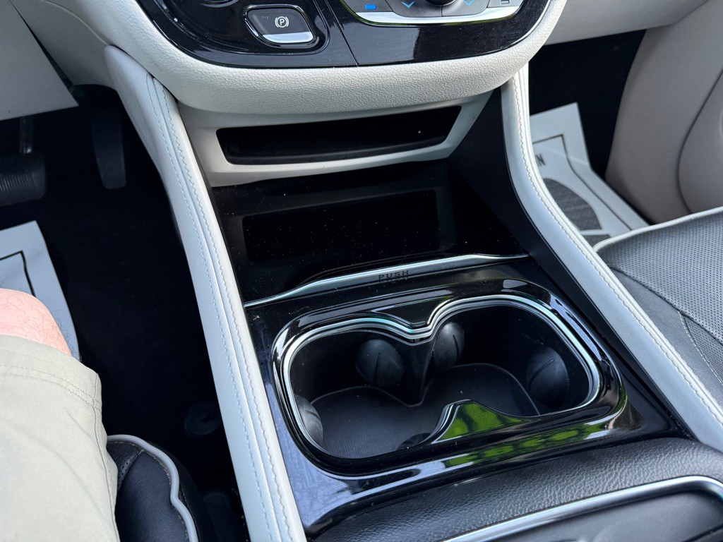 2022 Chrysler Pacifica Image 17