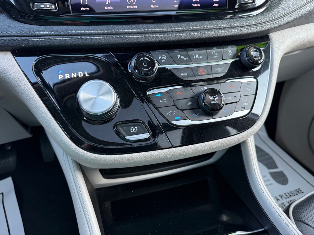 2022 Chrysler Pacifica Image 18