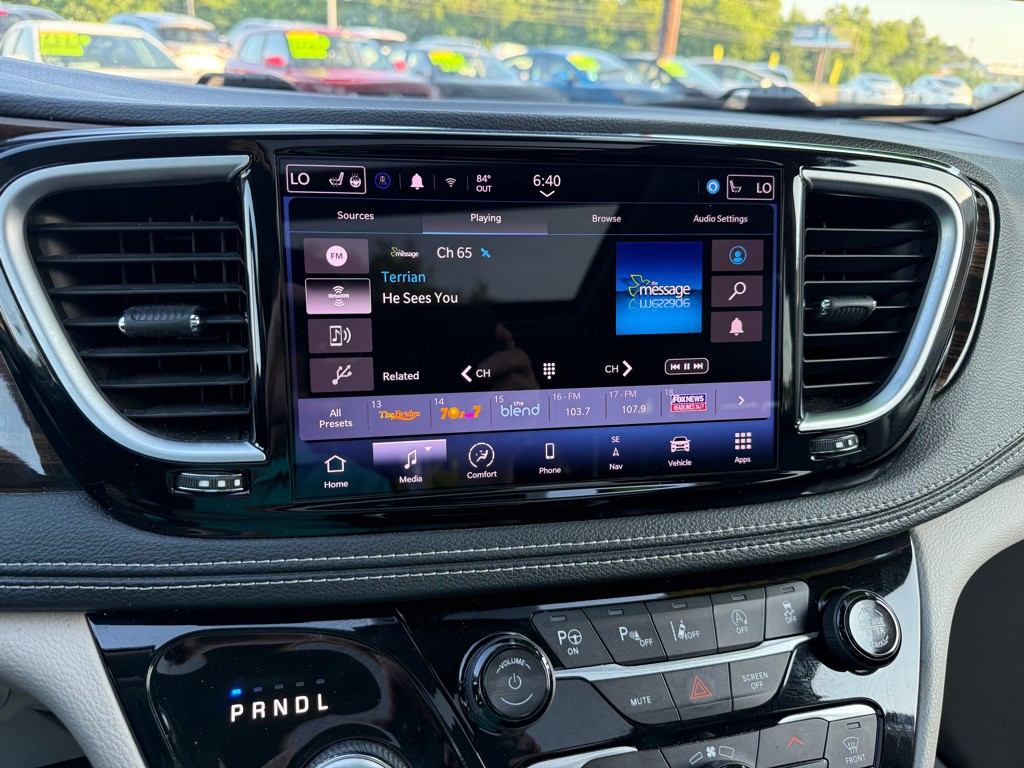2022 Chrysler Pacifica Image 19