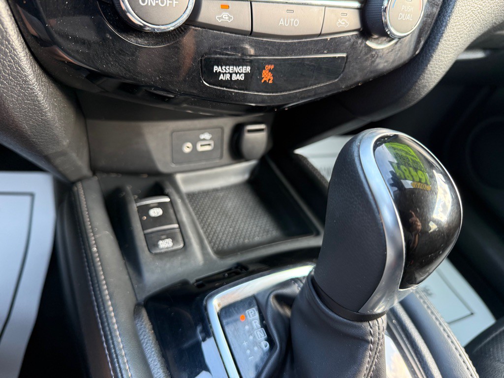 2019 Nissan Rogue Image 16
