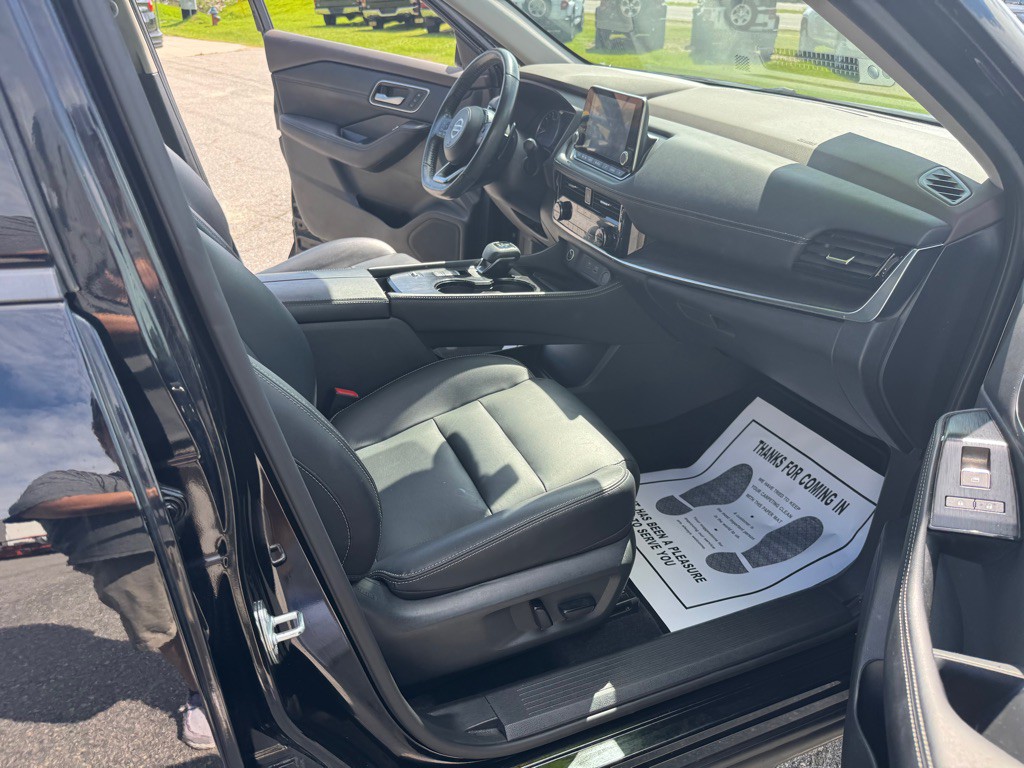 2021 Nissan Rogue Image 16