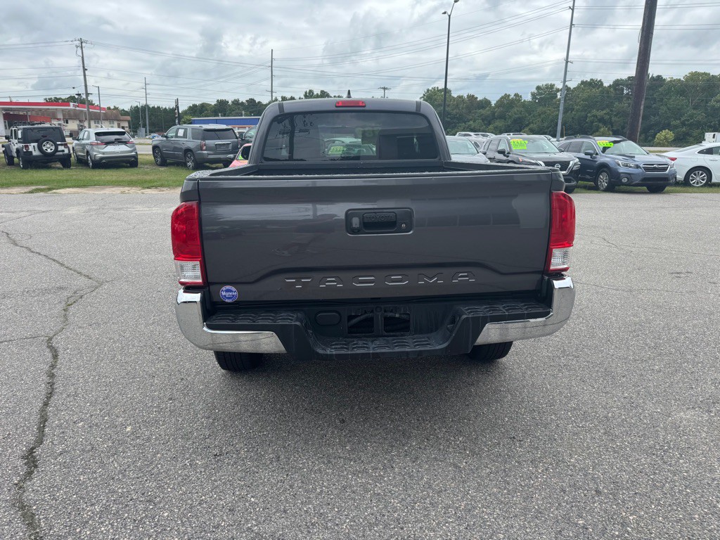 2016 Toyota Tacoma Image 4