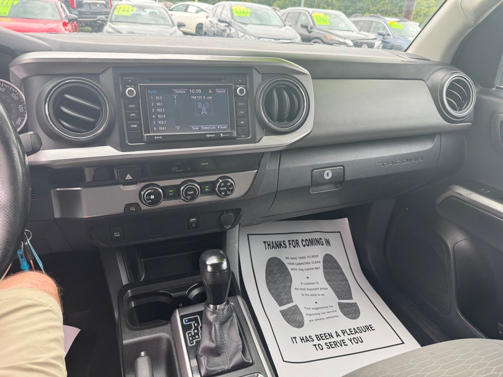 2016 Toyota Tacoma Image 10
