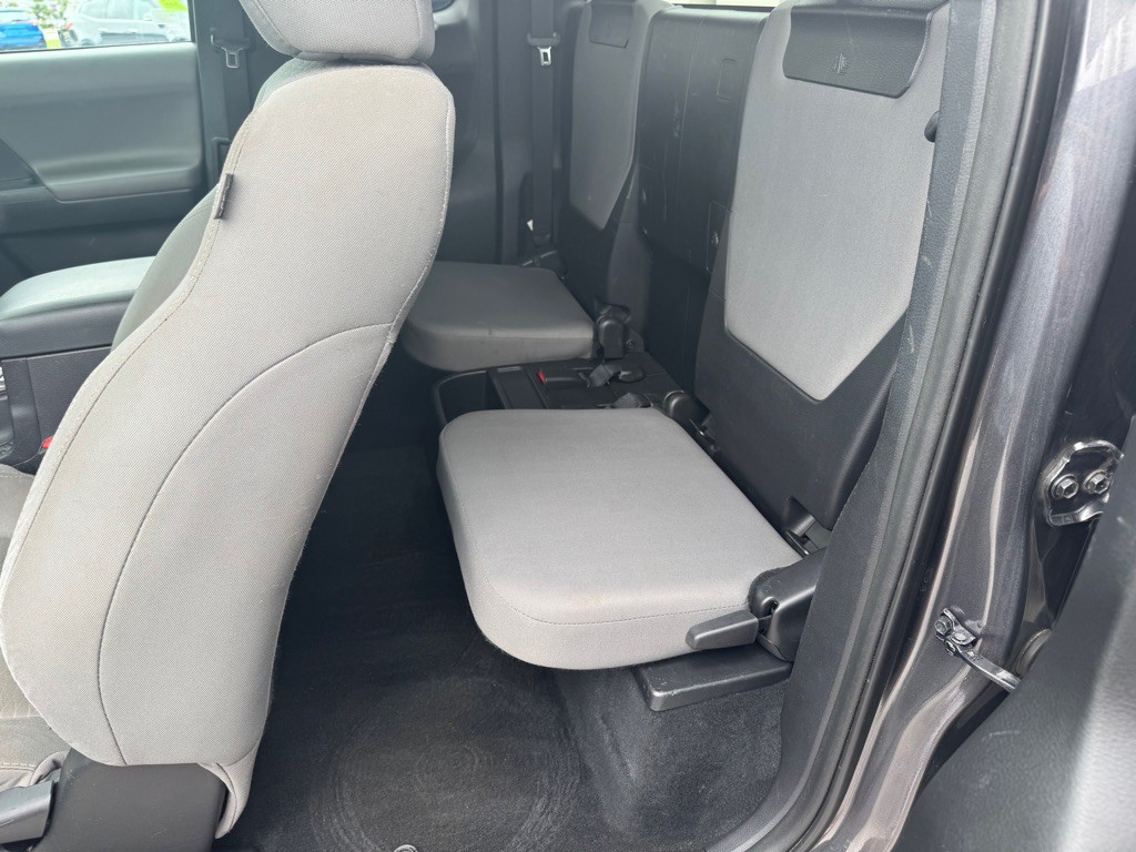 2016 Toyota Tacoma Image 13
