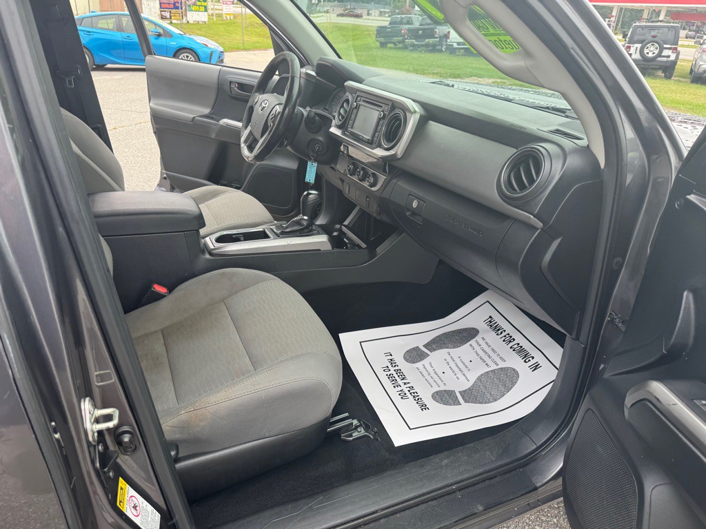 2016 Toyota Tacoma Image 15