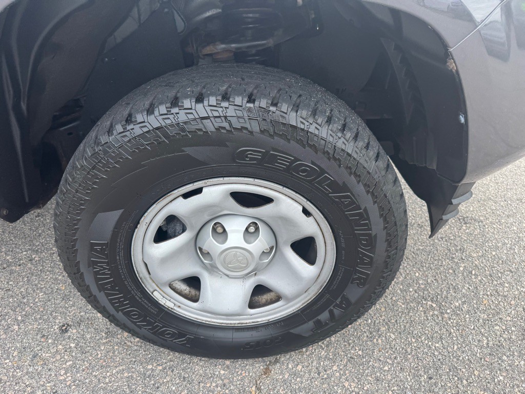 2016 Toyota Tacoma Image 16
