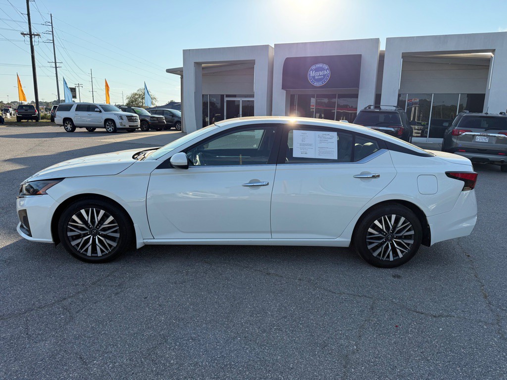 2023 Nissan Altima Image 2