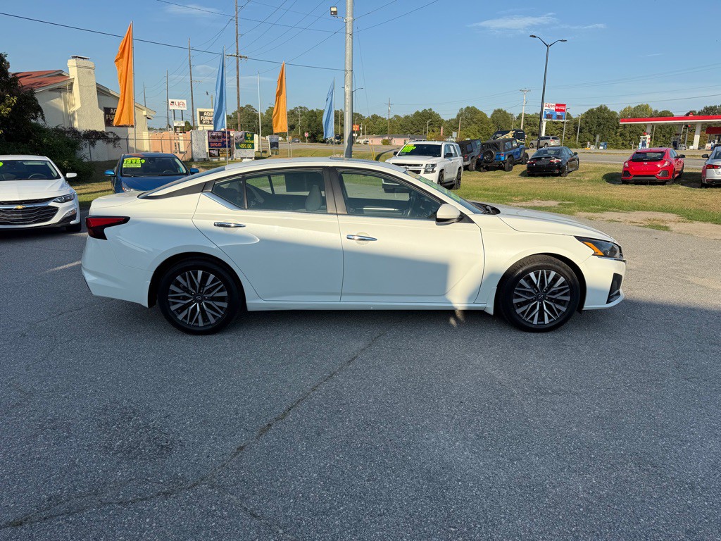 2023 Nissan Altima Image 6