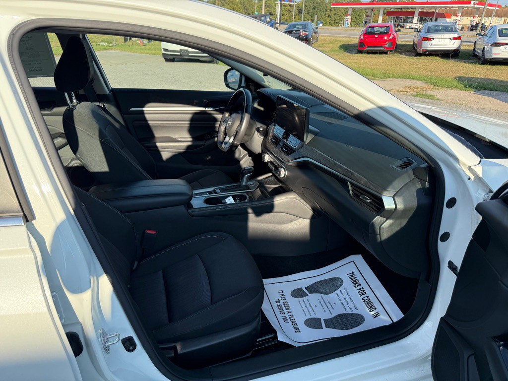 2023 Nissan Altima Image 9