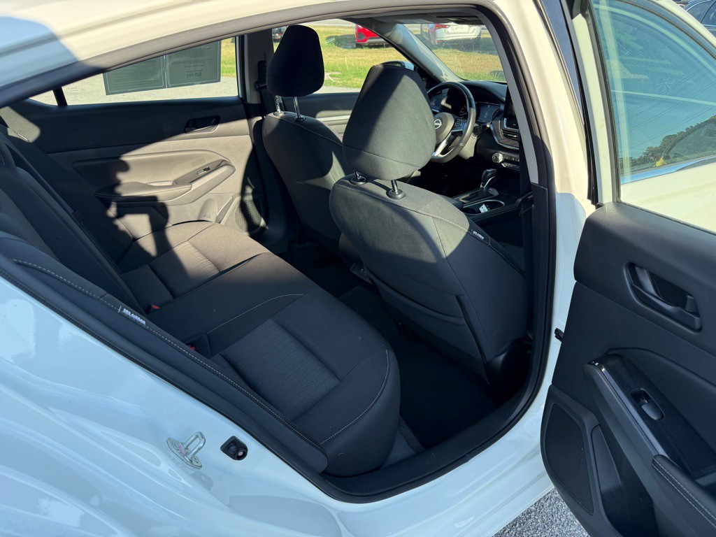 2023 Nissan Altima Image 10