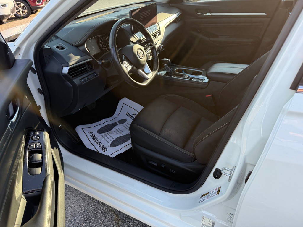 2023 Nissan Altima Image 13