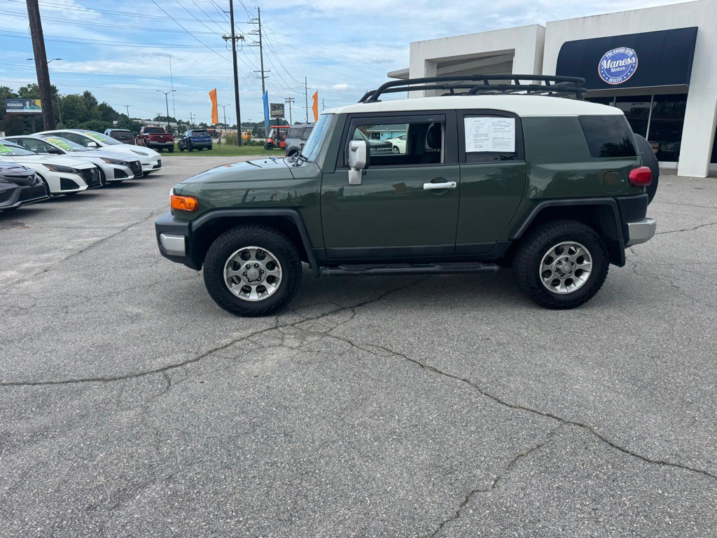 2013 Toyota FJ Cruiser Image 2