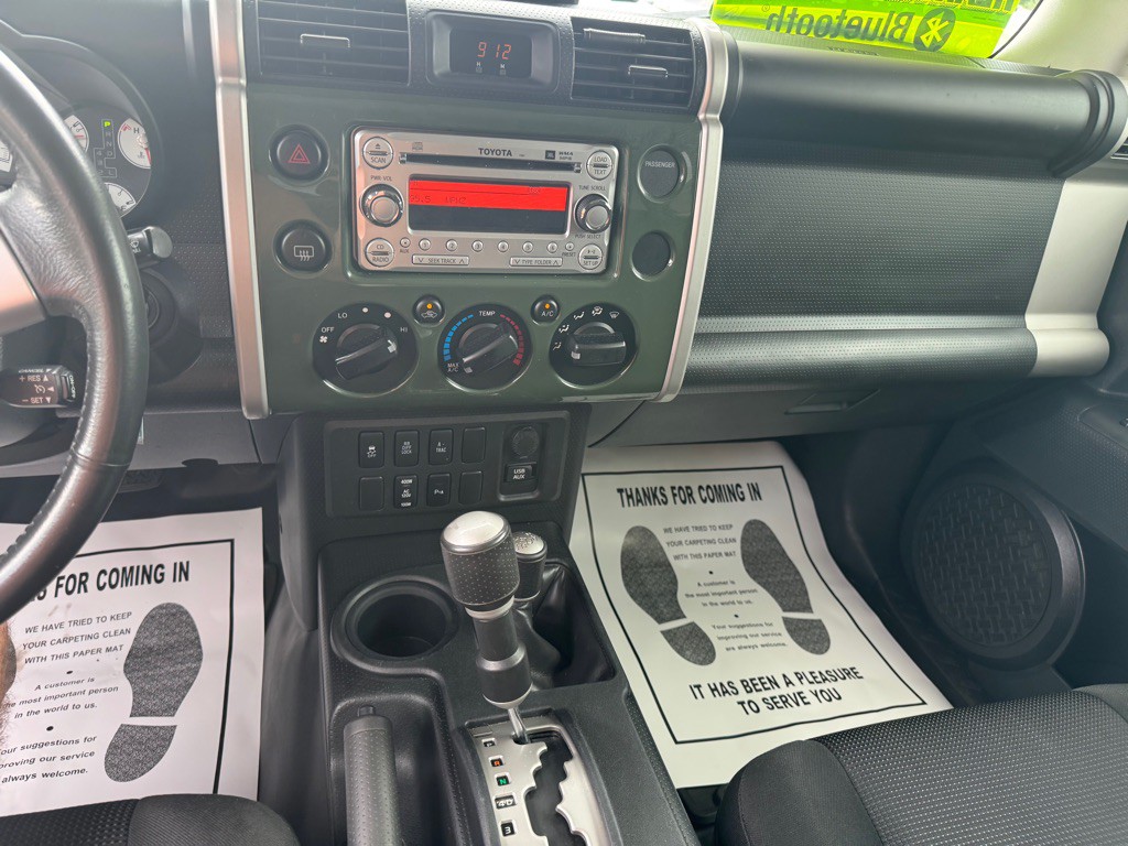 2013 Toyota FJ Cruiser Image 10