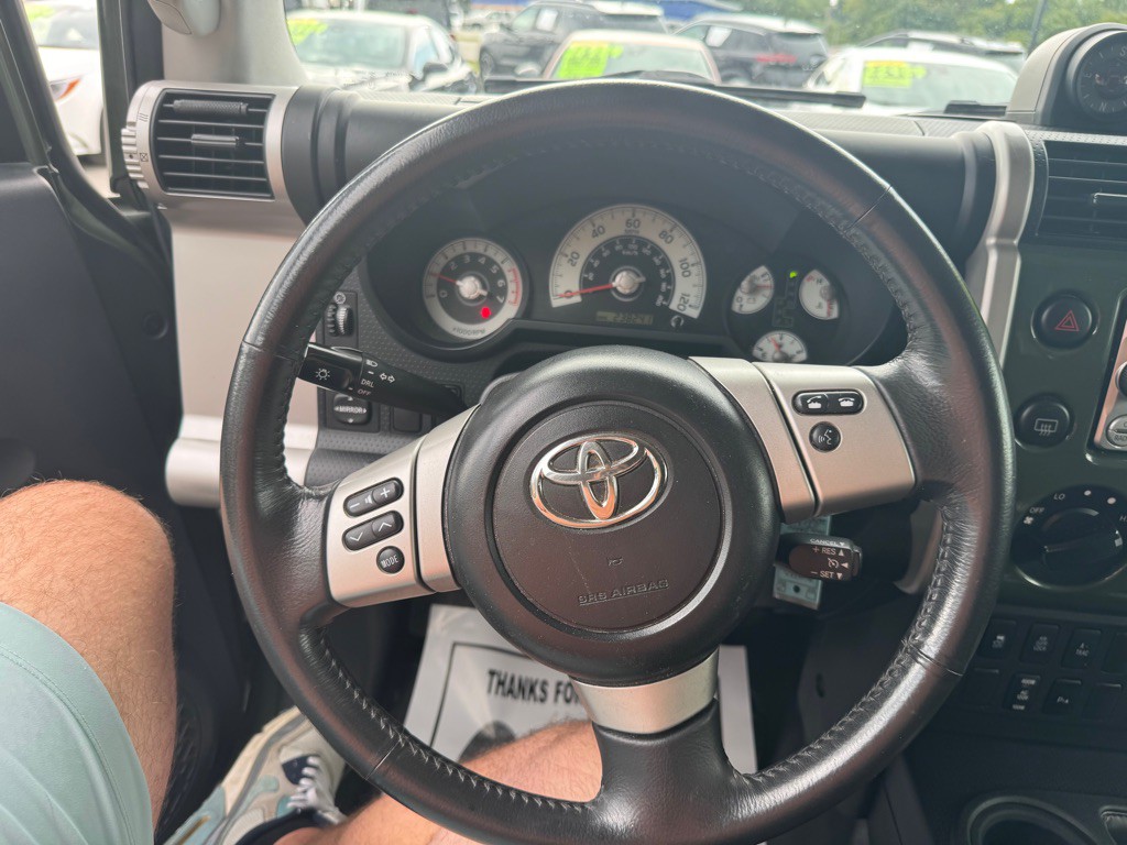 2013 Toyota FJ Cruiser Image 11