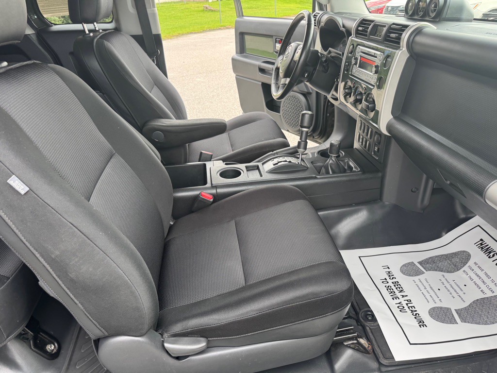 2013 Toyota FJ Cruiser Image 16