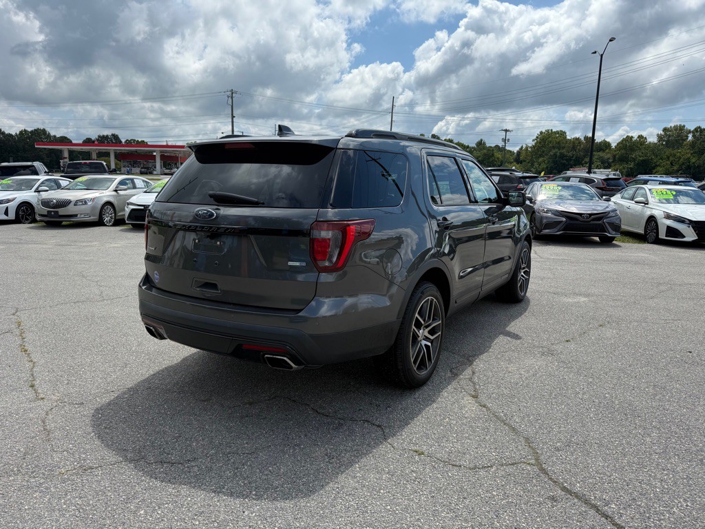 2017 Ford Explorer Image 5