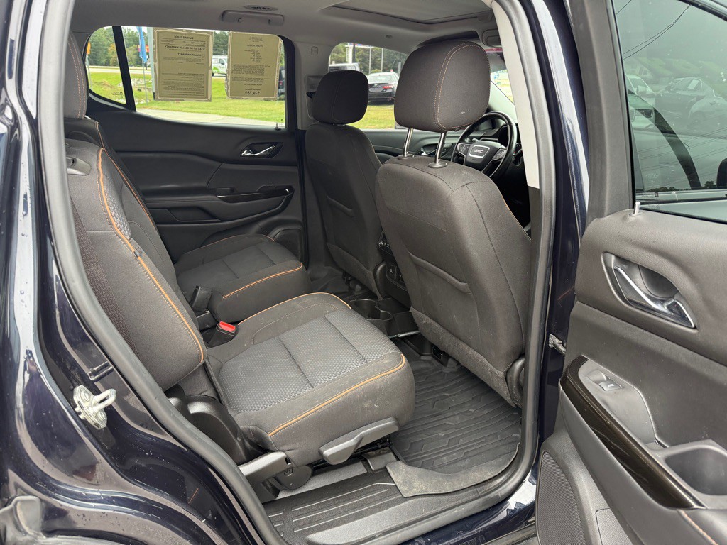 2021 GMC Acadia Image 10