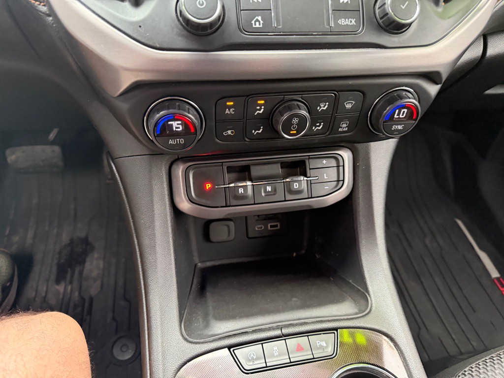 2021 GMC Acadia Image 16