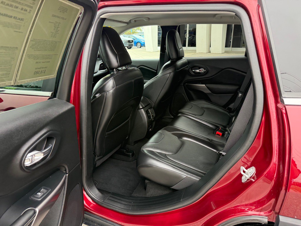 2019 Jeep Cherokee Image 12