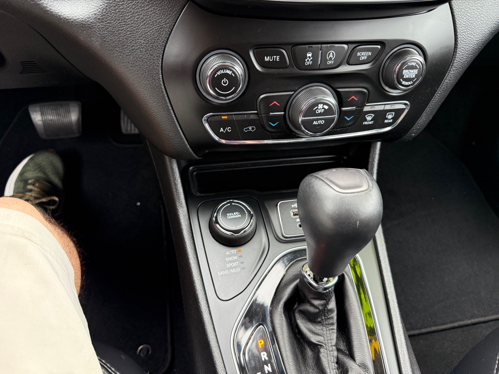 2019 Jeep Cherokee Image 18