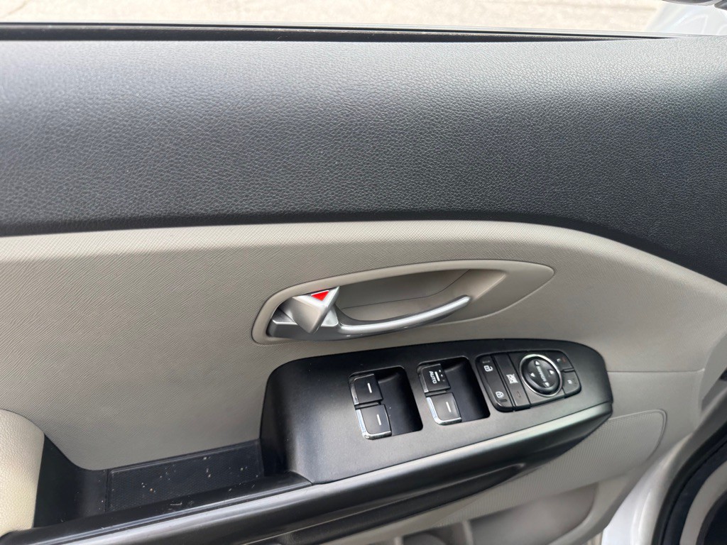 2021 Kia Sedona Image 9