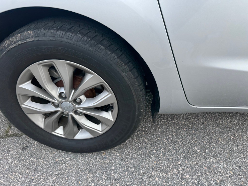 2021 Kia Sedona Image 16