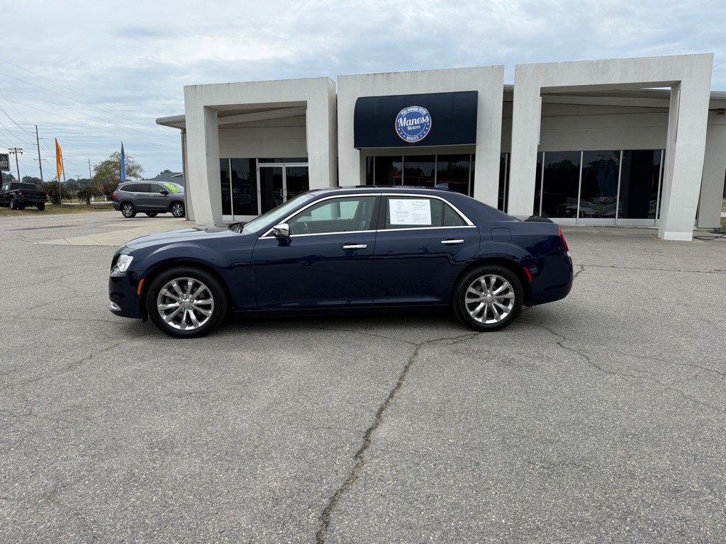 2017 Chrysler 300 Image 2