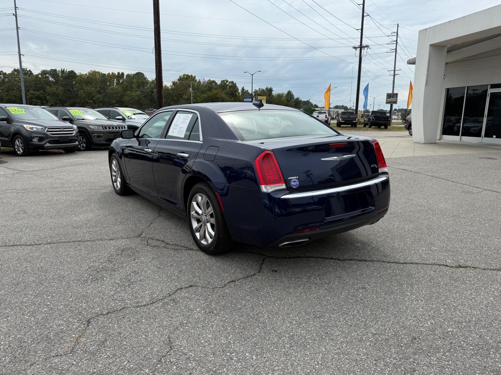 2017 Chrysler 300 Image 3