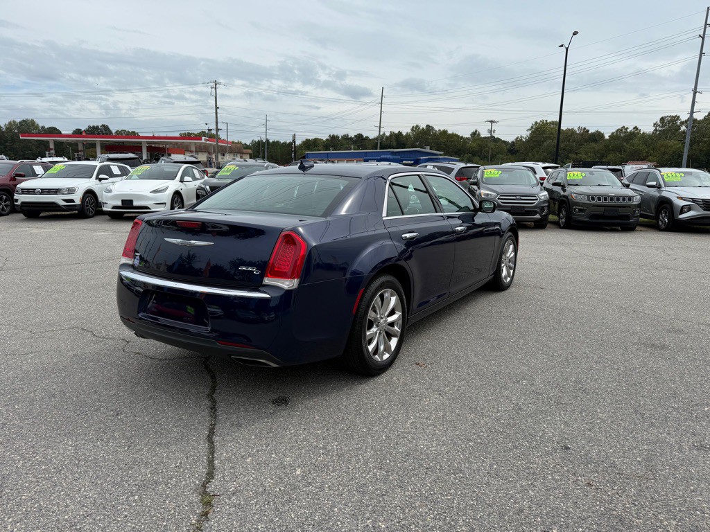 2017 Chrysler 300 Image 5