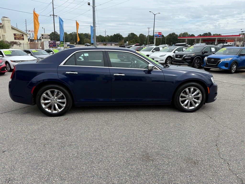 2017 Chrysler 300 Image 6