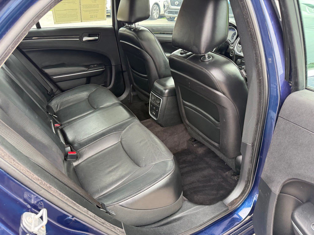 2017 Chrysler 300 Image 10