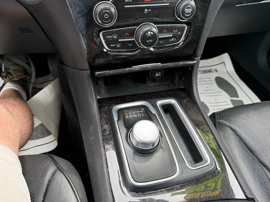 2017 Chrysler 300 Image 13