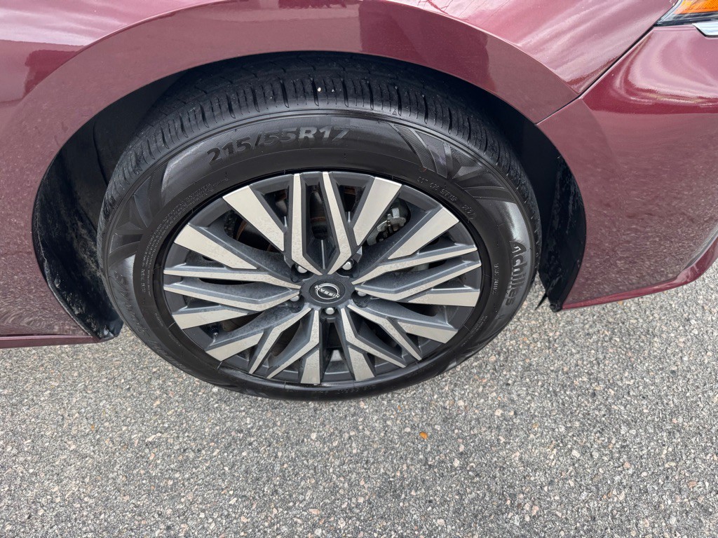 2024 Nissan Altima Image 17