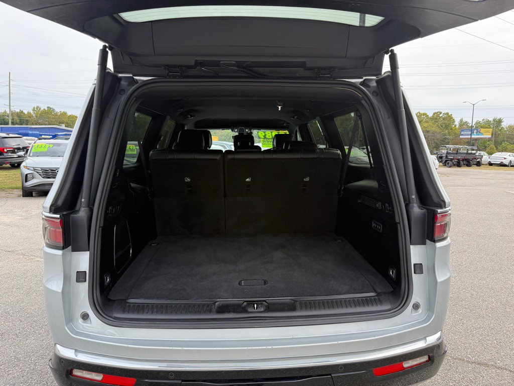 2024 Jeep Wagoneer Image 12