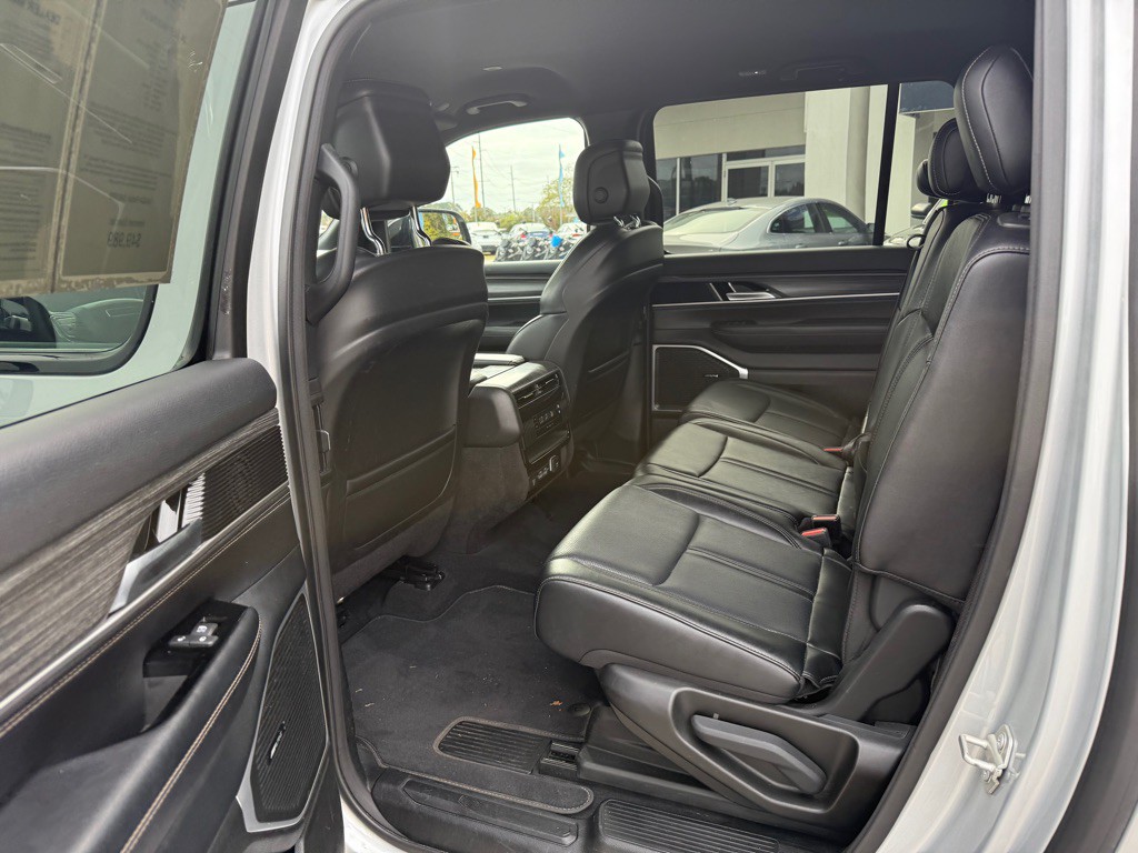 2024 Jeep Wagoneer Image 14