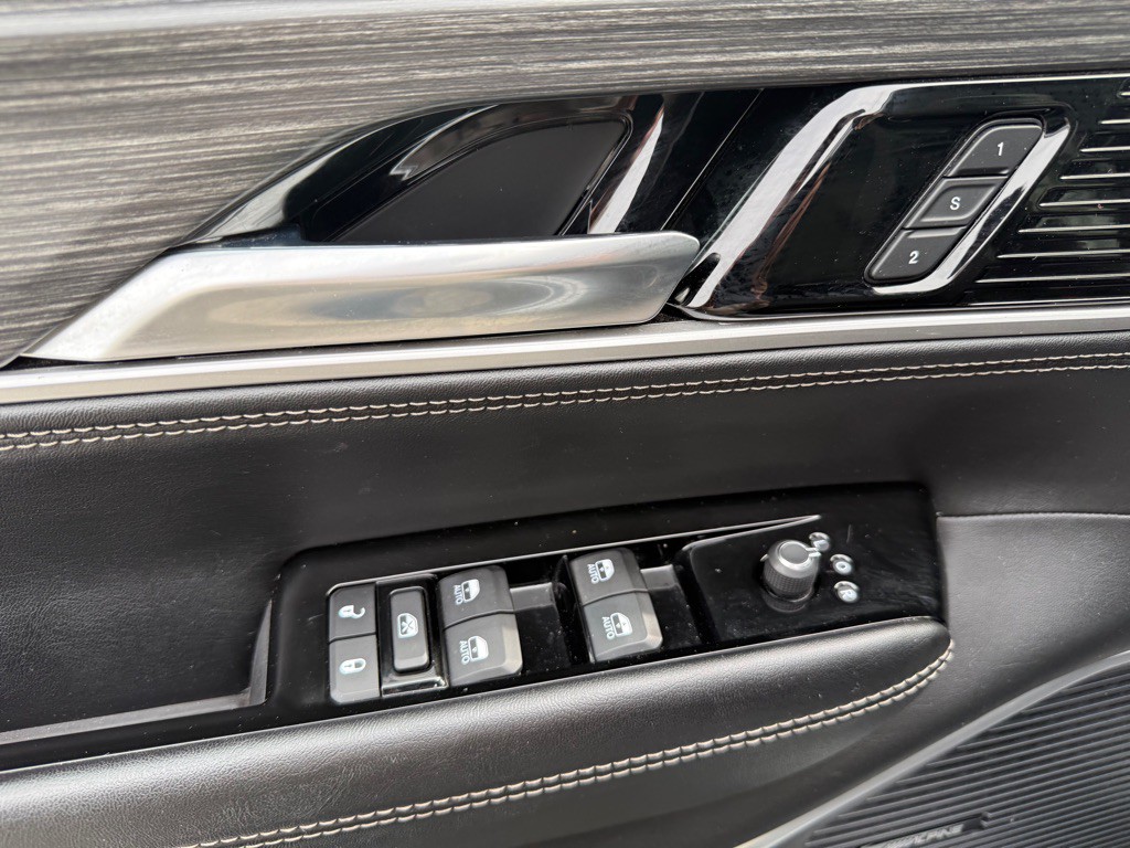 2024 Jeep Wagoneer Image 17