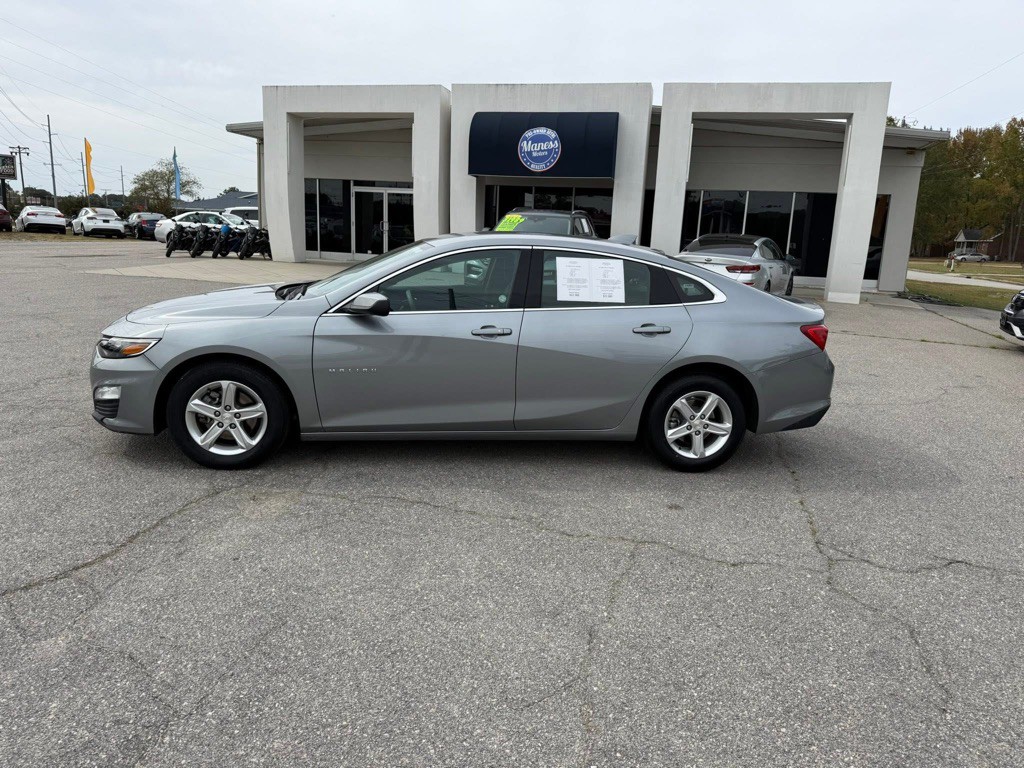 2024 Chevrolet Malibu Image 2
