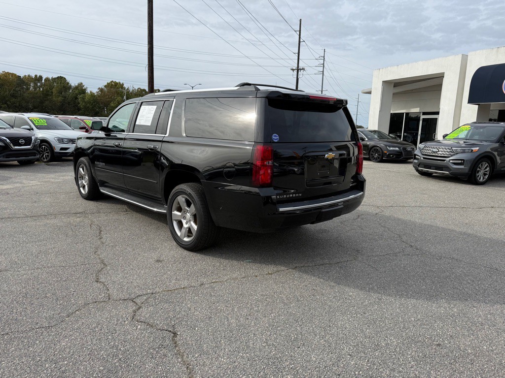 2020 Chevrolet Suburban Image 3