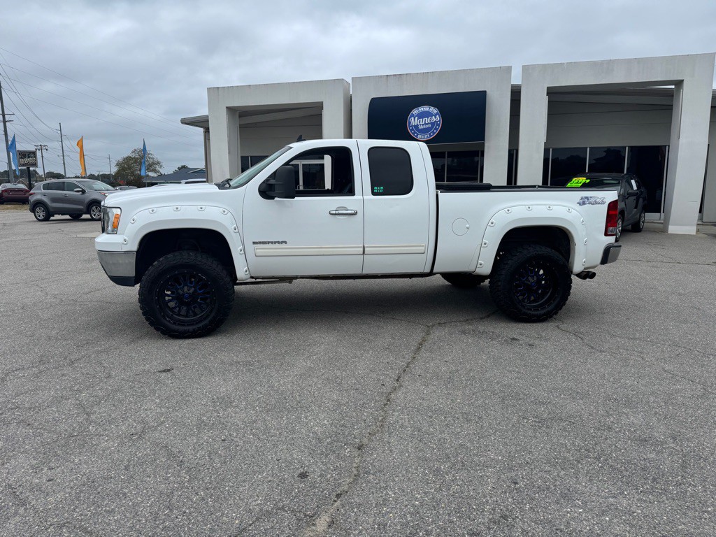 2011 GMC Sierra Image 2